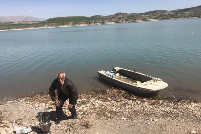 Balıkçı ağına el bombası takıldı