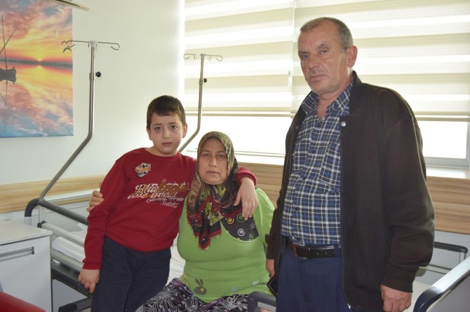 Böbreğinden bir avuç taş çıktı