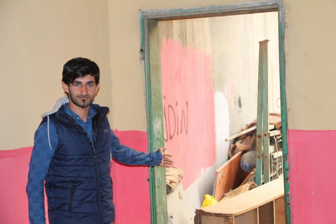 Apartmanın kapısını çaldılar