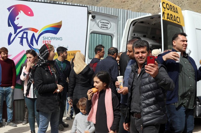 İranlı turistlere kapıda sıcak karşılama