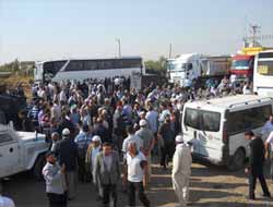 Silopi'de Hacı Kafilesi Yolu Trafiğe Kapattı