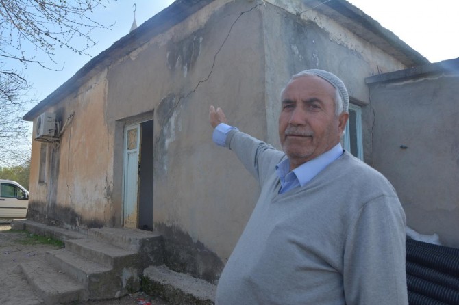 Yıkılma tehlikesi bulunan cami yardım bekliyor
