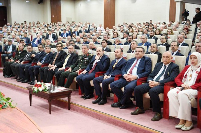 Batman Üniversitesi Rektörü "Türkiye ve Güvenlik" konferansına katıldı