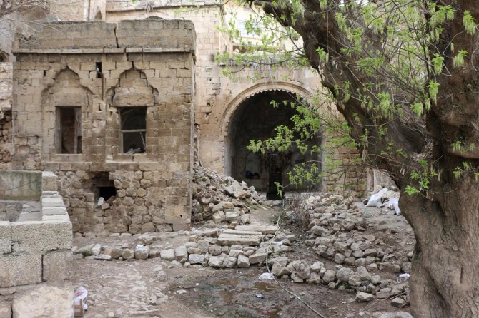 Bakımsızlıktan çöken 900 yıllık tarih kurtarılsın