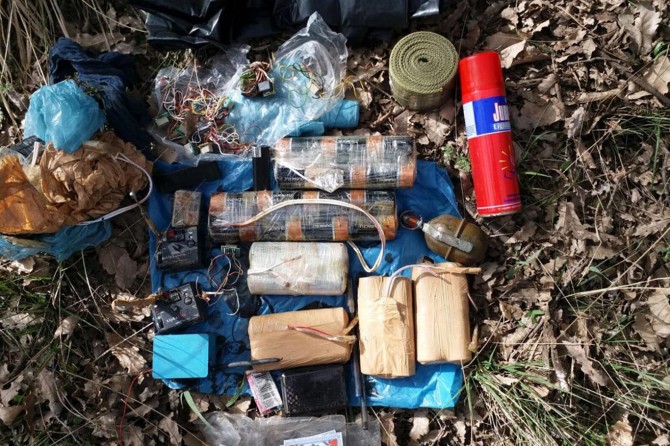 Bitlis’te çok sayıda el yapımı patlayıcı ele geçirildi