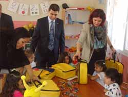 Nusaybin Kaymakam'ından Anasınıf Öğrencilerine Kırtasiye Yardımı