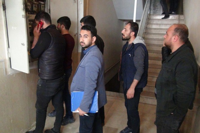 Kaçak kontrolüne gelen DEDAŞ çalışanları darp edildi