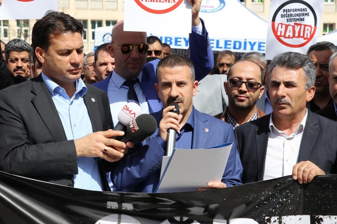 “Bakanlık eğitimdeki sorunların faturasını öğretmene kesmemelidir”