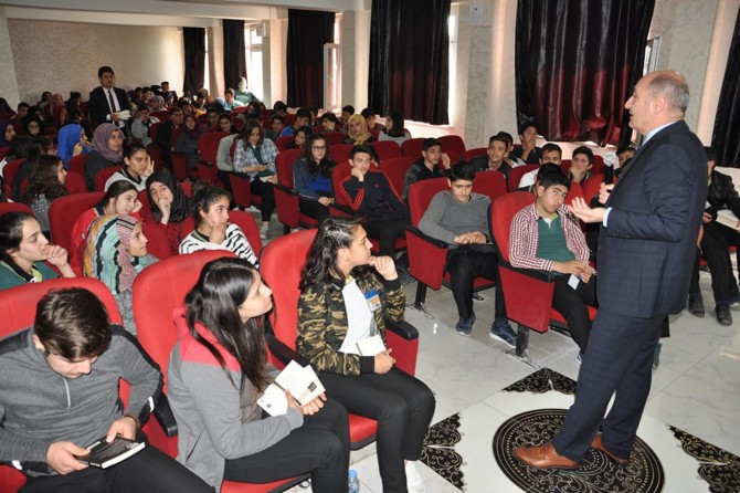 “Sahih bilgiyi elde edebilmek için ise bol bol okumak gerekiyor”