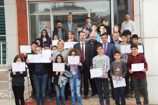 Van’da “Yapay Zekâ” eğitimini tamamlayanlara sertifikaları verildi