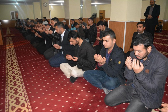 "Namaz müminin imanının en büyük göstergesidir"