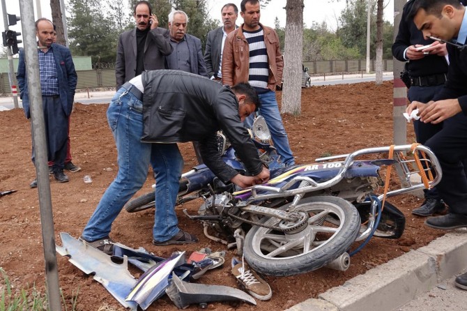 Kamyonet ile motosiklet çarpıştı