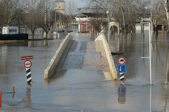 Edirne’de nehirlerde "kırmızı" taşkın alarmı
