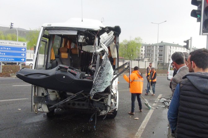 Bingöl’de kırmızı ışık ihlali: 1’i ağır 7 yaralı