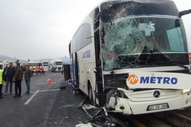 Du otobus li hev qelibîn: Yek jê giran tev de 7 kes birîndar bûn