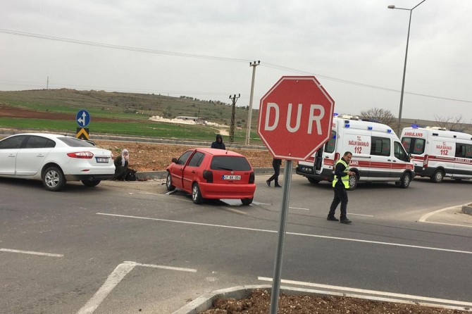 Otomobiller kafa kafaya çarpıştı: 5 yaralı