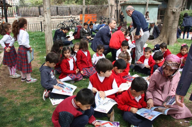 Kitap okuma etkinliğine yoğun ilgi