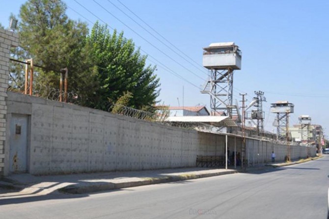 Cezaevlerinde OHAL ve KHK'lere dayanarak keyfi tutum sergileniyor