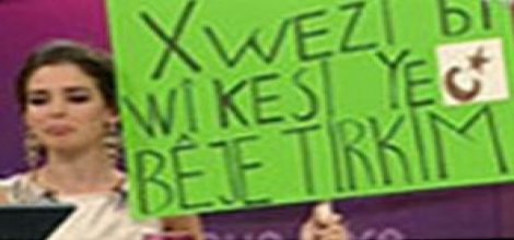 Canlı yayında ilginç Kürtçe pankart