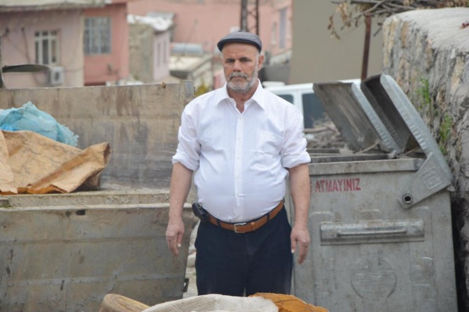 Belediye temizlik işçilerinden gelişi güzel atılan çöplere tepki