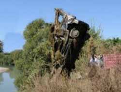 Irmaktan Çıkan Araç Polisi Harekete Geçirdi