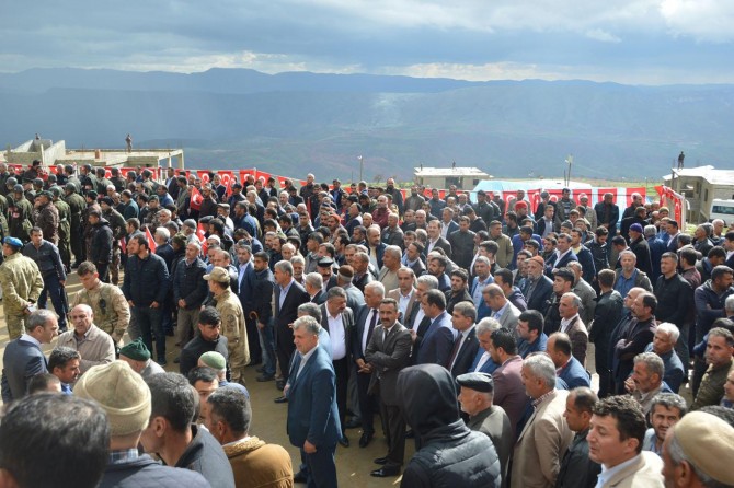 PKK saldırısında hayatını kaybeden güvenlik korucuları defnedildi