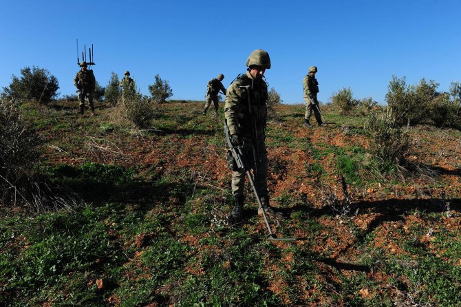TSK: Afrin'de 86 adet mayın ve 647 adet EYP tespit edilerek imha edildi