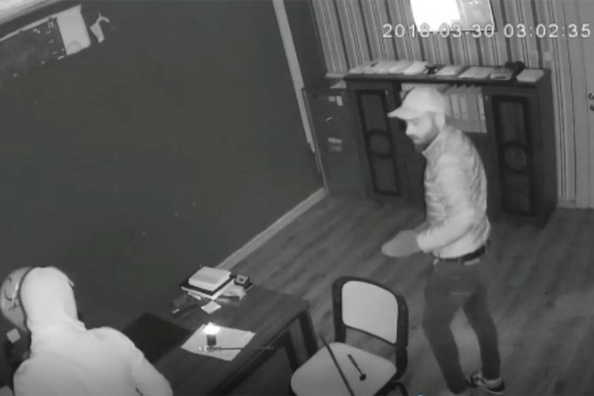 Batman’da depoya giren hırsızlar güvenlik kamerasına yakalandı