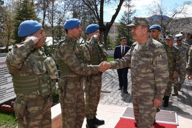 Genelkurmay Başkanı sınırda incelemelerde bulundu