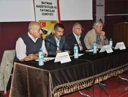 Batman Gazeteciler Cemiyeti  Panel Düzenledi