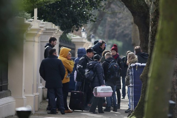 Rus diplomatlar ülkelerine döndü