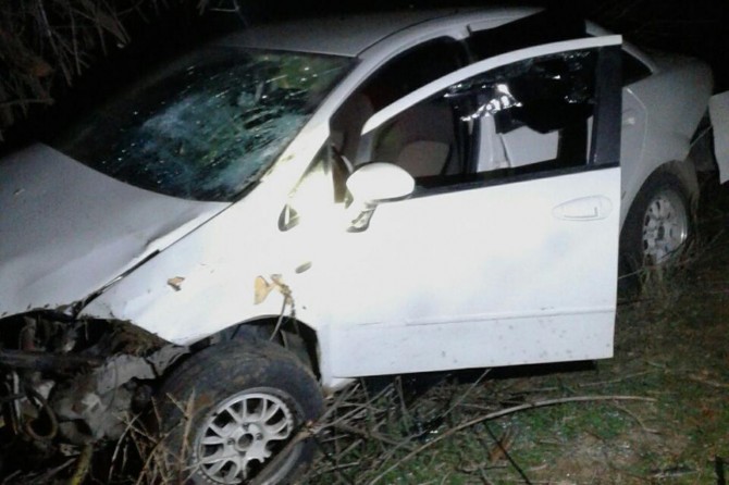 Otomobil dereye yuvarlandı: Bir yaralı