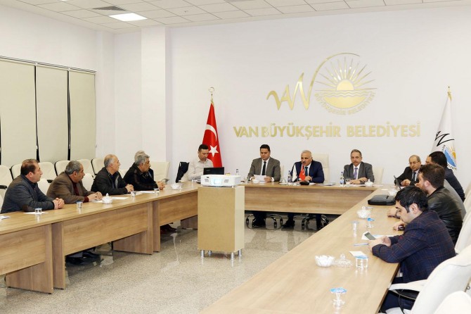 Vali Zorluoğlu'nun “Kent Meydanı” görüşmeleri sürüyor