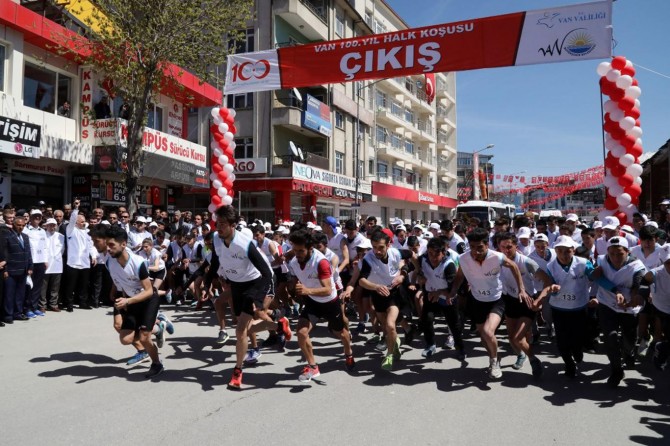 Gençler "Van’ın kurtuluşu" için koştu
