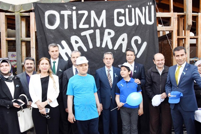 Otistik çocuklardan resim sergisi