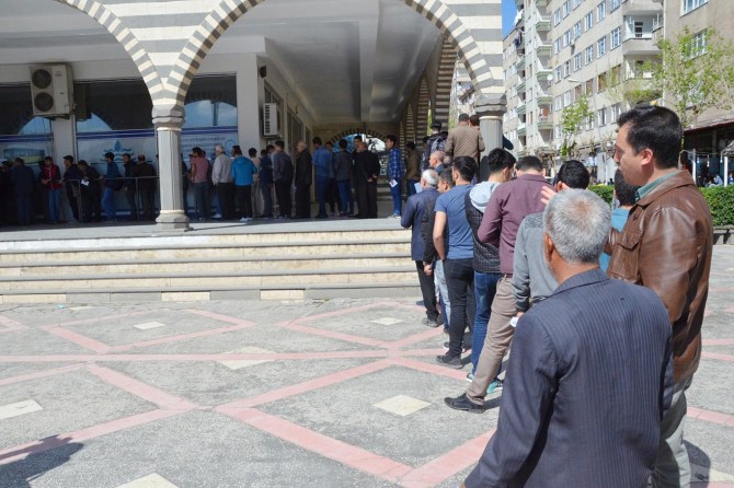 Toplu taşıma biniş kartlarının bir noktadan dağıtılmasına tepki