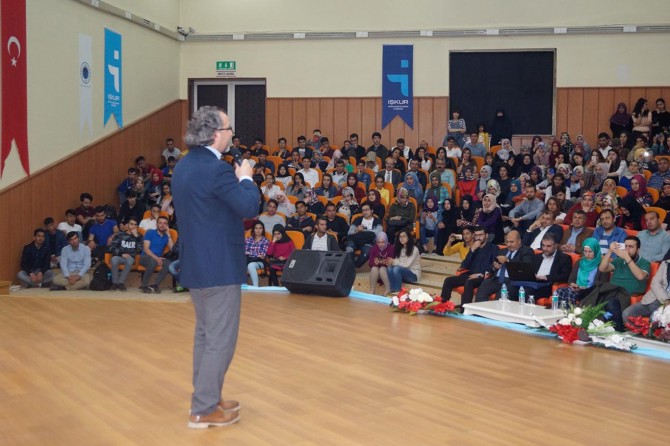 Üniversiteli öğrencilere seminer verildi