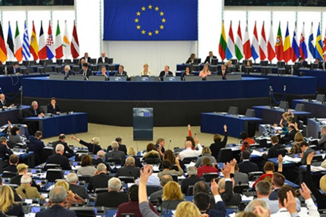 “Hinek welat naxwazin destekê bidin peymana penaberan”