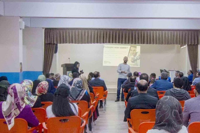 "İnternet Güvenliği ve Telefon Bağımlılığı" konulu seminer düzenlendi