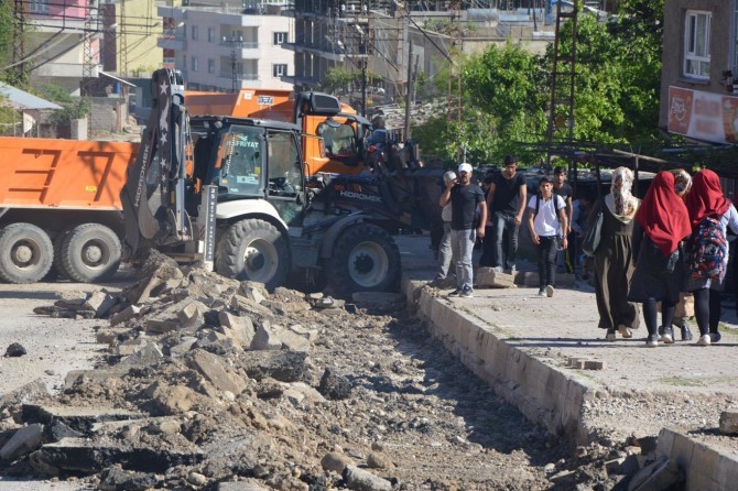 Xebatên binesazîyê yên ku gel mexdûr dikin bû sedemên bertekan