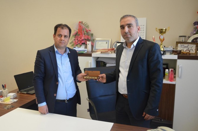 Siyer Sınavı'na katkı sunan idarecilere hediye