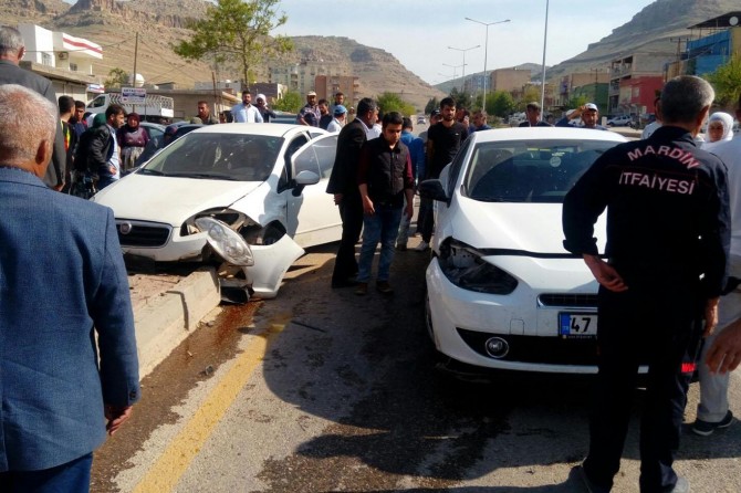 Derik’te trafik kazası: 3 yaralı