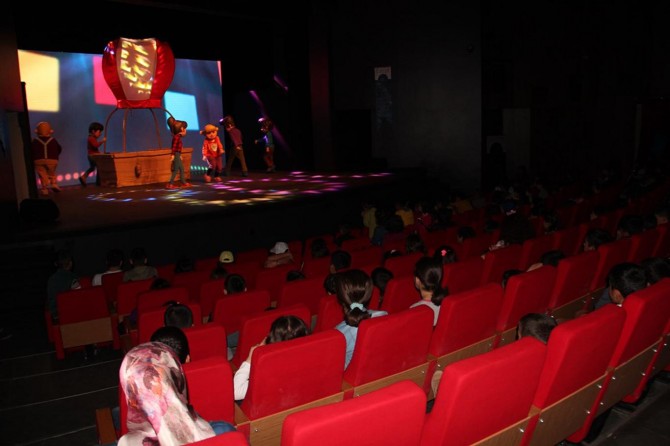 Vanlı çocukların mutlu günü