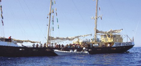 Aktivistlere belge imzalamaları için baskı yapıyor