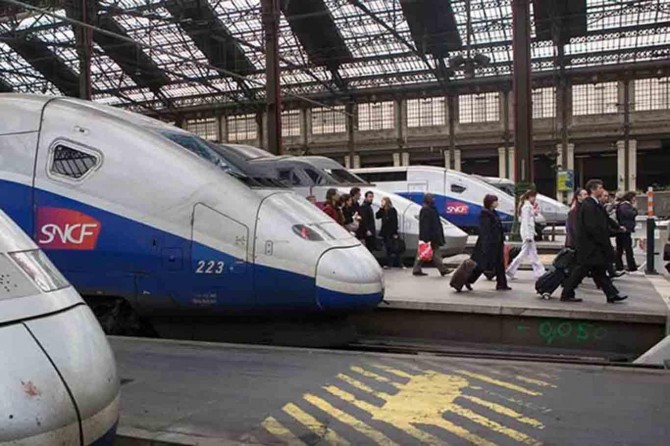 Fransa'da grevin maliyeti yükseliyor