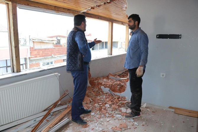 Evleri yıkılan aile mağdur edildi