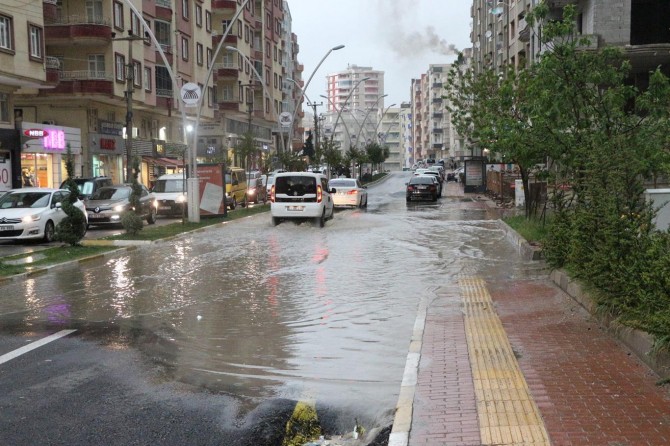Mardin’de caddeler göle döndü