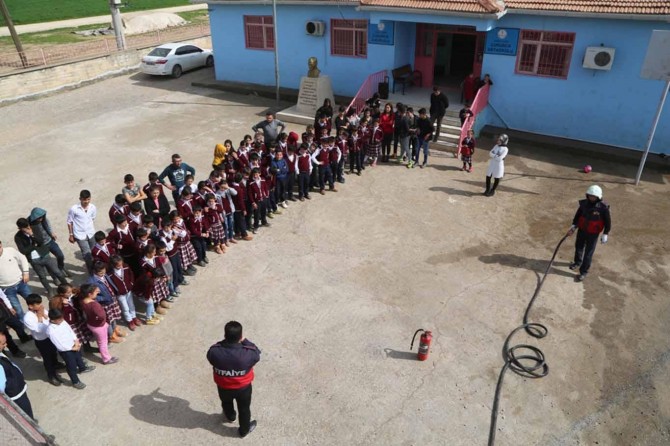 Öğrencilere sivil savunma ve yangın eğitimi