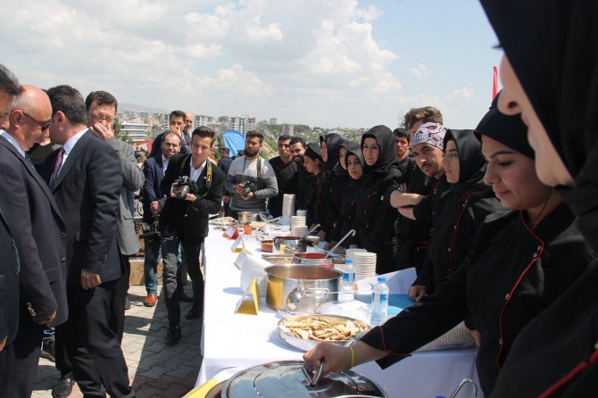 Yöresel yemekler ve tatlılar tanıtıldı