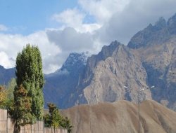 Berfa yekemîn a salê li çiyayê Sumbul ê Colemêrgê bariya